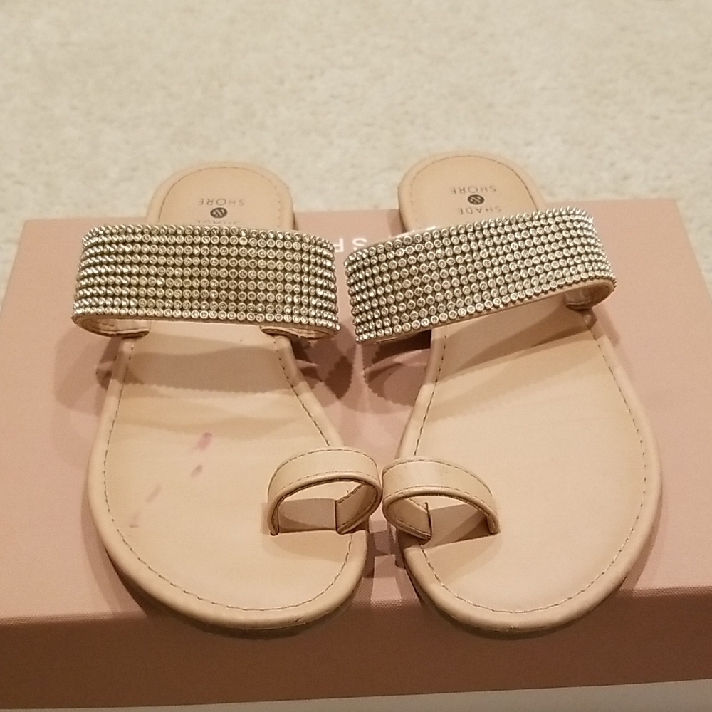 Shade & Shore Tan Sandals with Rhinestone Accents Preloved Size 9.